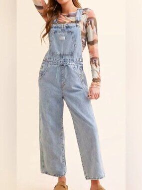 Levi’s Denim Wide Leg & Cropped Fit Overalls Light Wash Cropped Casual Boho XS